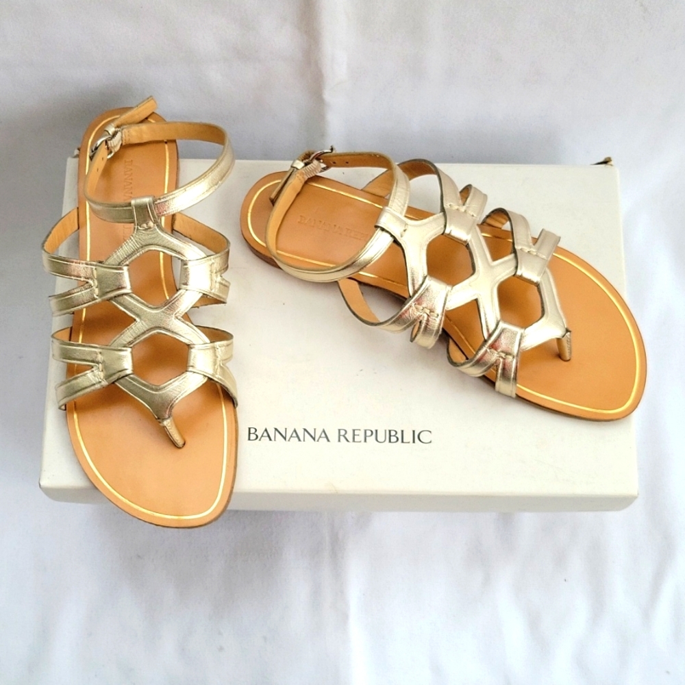 Banana Republic Leather Flat Sandals - Size 6 - Light Gold - Like New